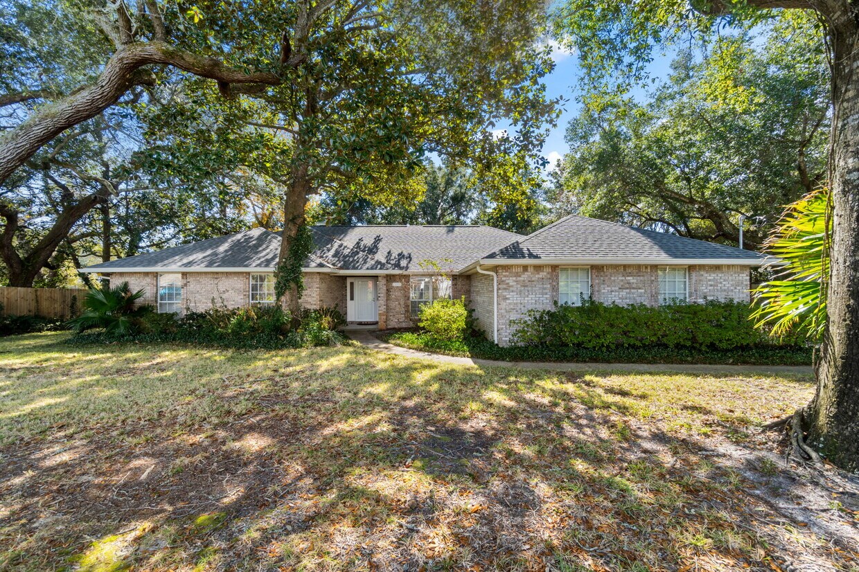 Foto principal - 4139 Sandy Bluff Dr W