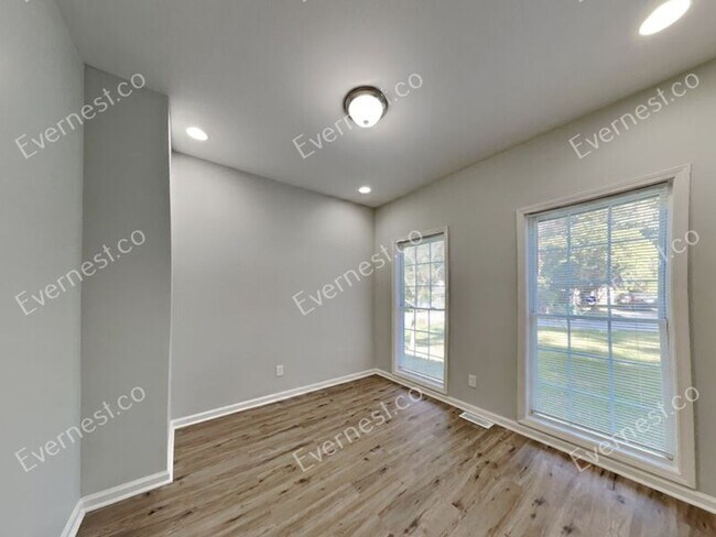 Foto del edificio - 66 Holly Rd NW