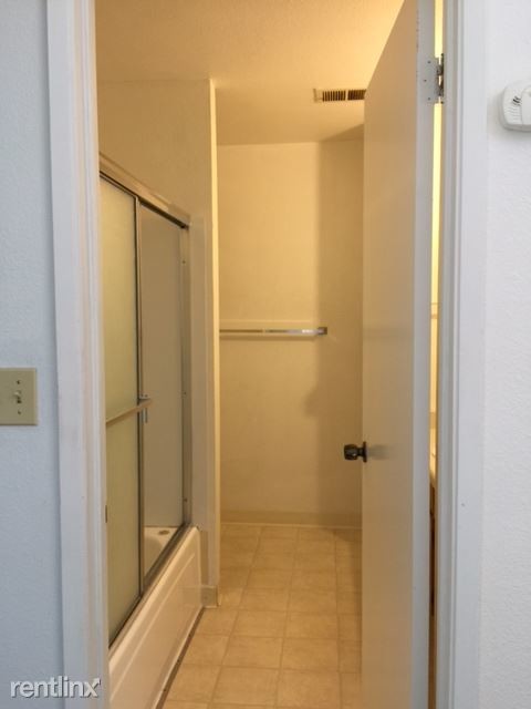 Building Photo - 1501 Grove Way