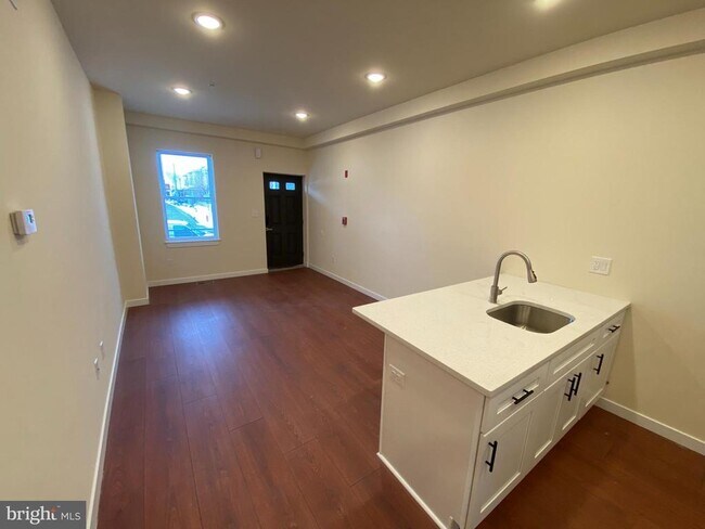 Foto del edificio - 5231 Chester Ave