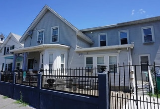 Building Photo - 74 Grand St