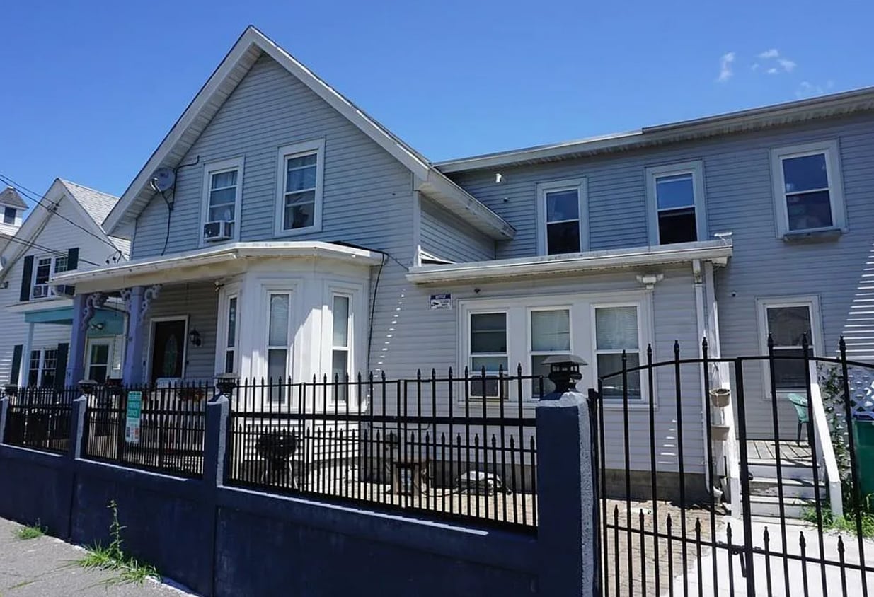 Primary Photo - 74 Grand St
