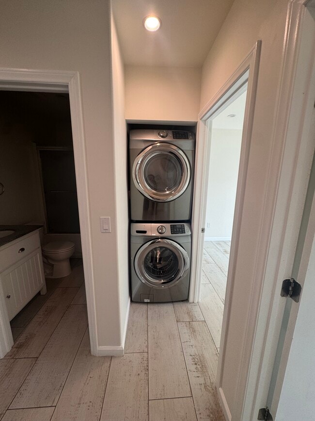 Foto del edificio - 10166 Petit Ave