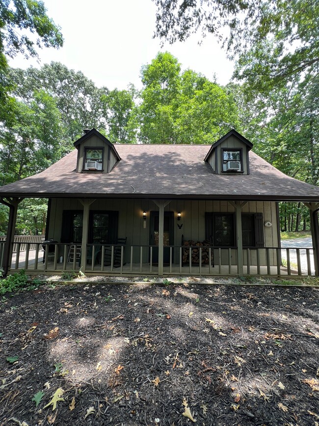 Covered front porch (furniture not included) - 267 Whitewater Overlook