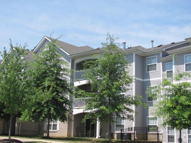 Building Photo - Woodwind Villa