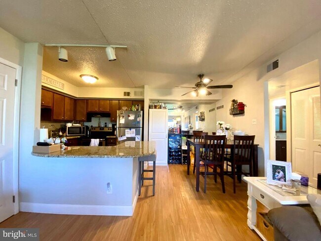 Foto del edificio - 5200 Hilltop Dr