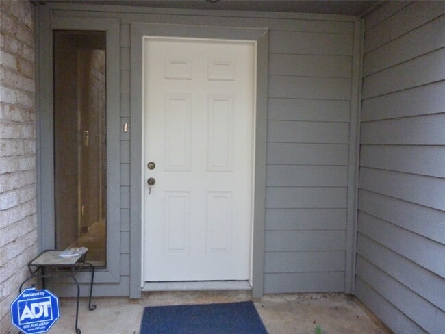 Building Photo - 2822 Mesquite Dr