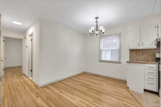 Building Photo - 9 Graywood Rd