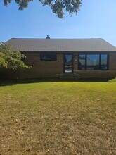 Building Photo - 8451 Southlane Dr