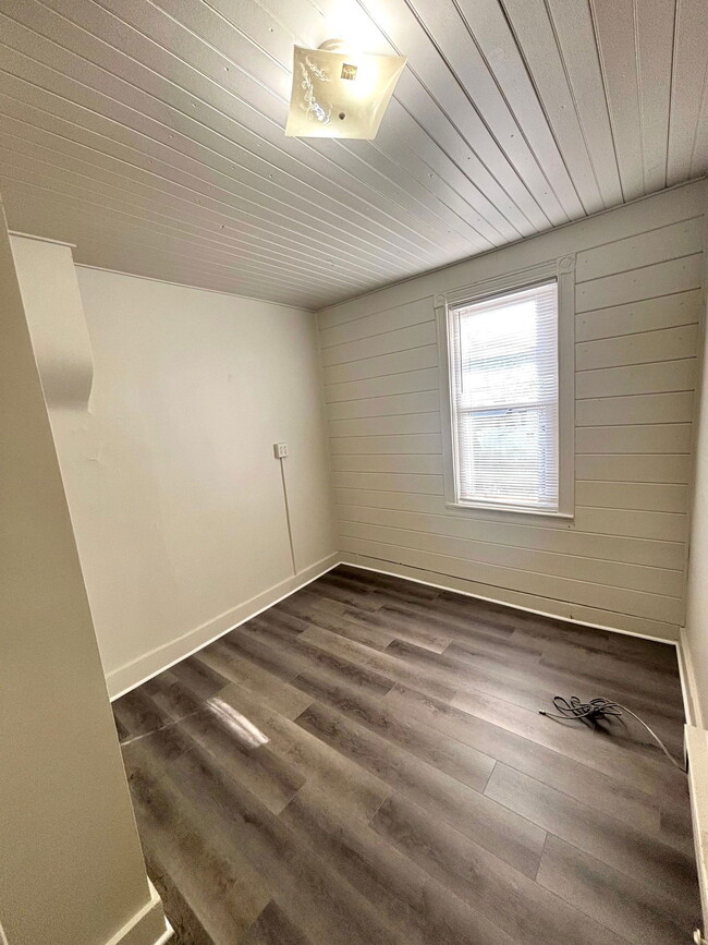 Foto del edificio - 678 Columbia Ave