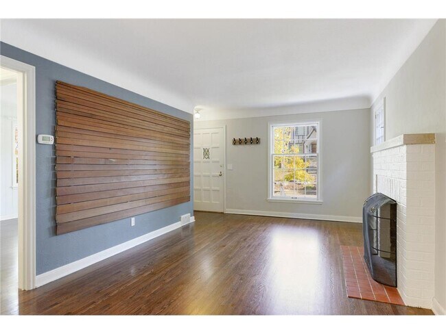 Foto del edificio - 4020 Ewing Ave S