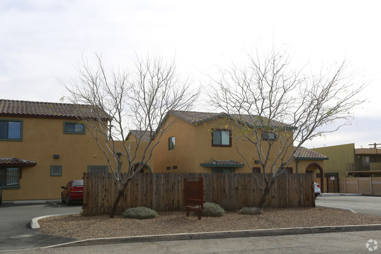 Foto del edificio - The Compound Luxury Student Housing