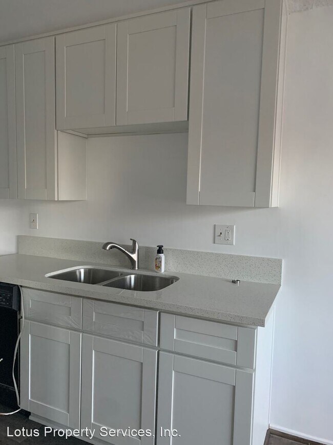 Building Photo - 112 E Alhambra Rd