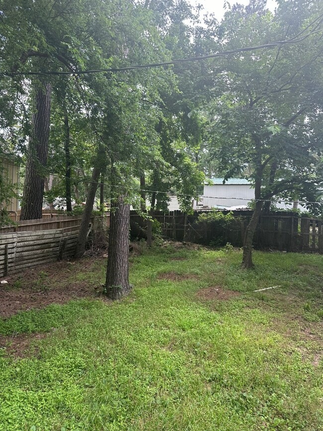 Building Photo - 20183 Lakeway Ln