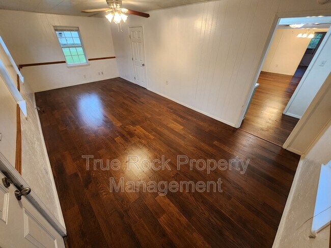 Building Photo - 917 E Beverly St