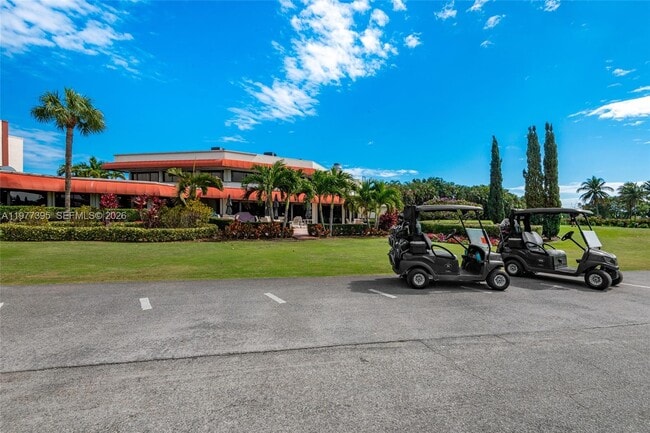 Foto del edificio - 681 S Hollybrook Dr