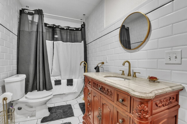 Habitación 3 Privet Baño completo - 51 E 4th St