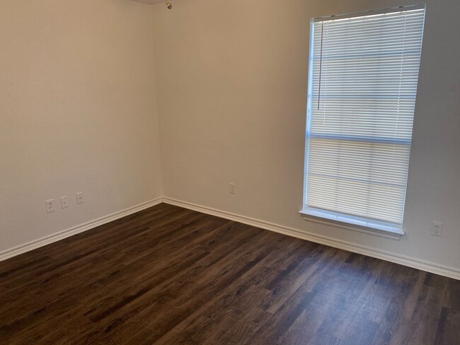 Foto del edificio - 701 Miracle Ln