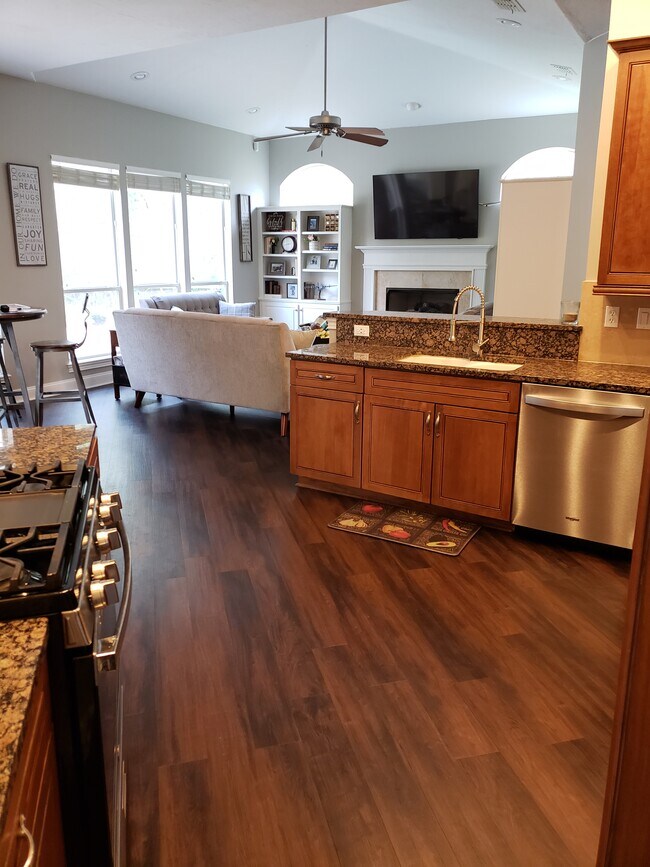 Building Photo - 125 Pinehurst Pointe Dr