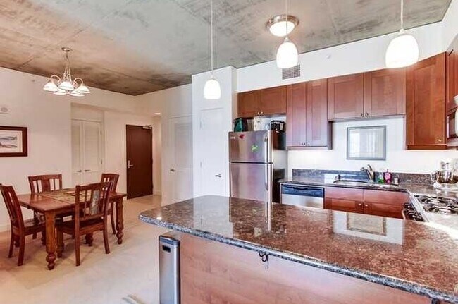 Foto del edificio - Beautiful 2 bedroom 2 bath in The Cortez B...