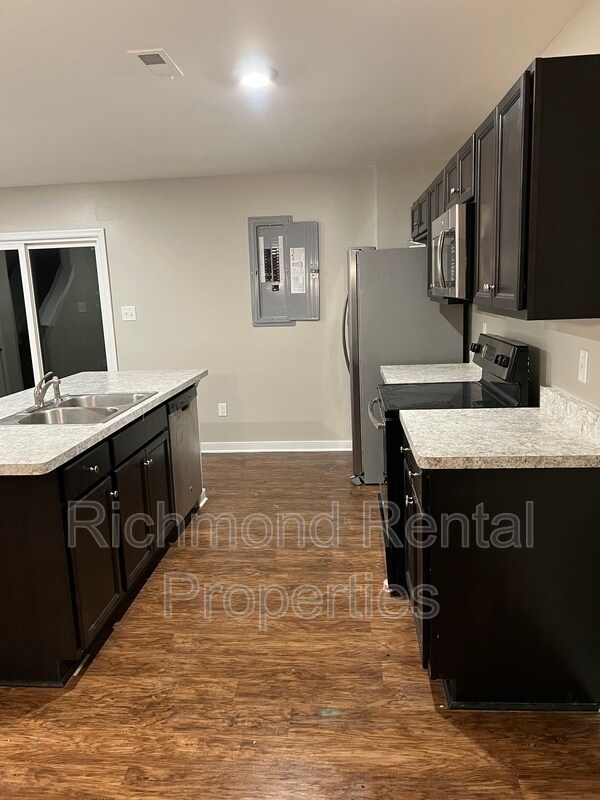 Foto del edificio - 1503 Stonewall Manor Dr