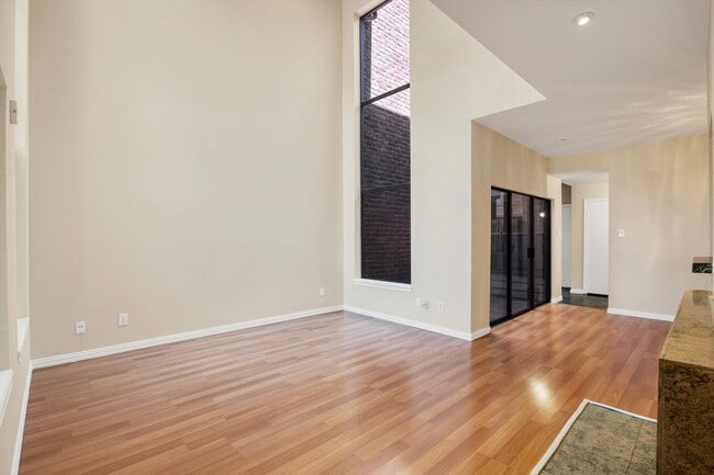 Foto del edificio - 7447 Cambridge St