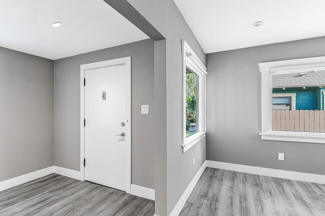 Foto del edificio - 2914 E 5th St