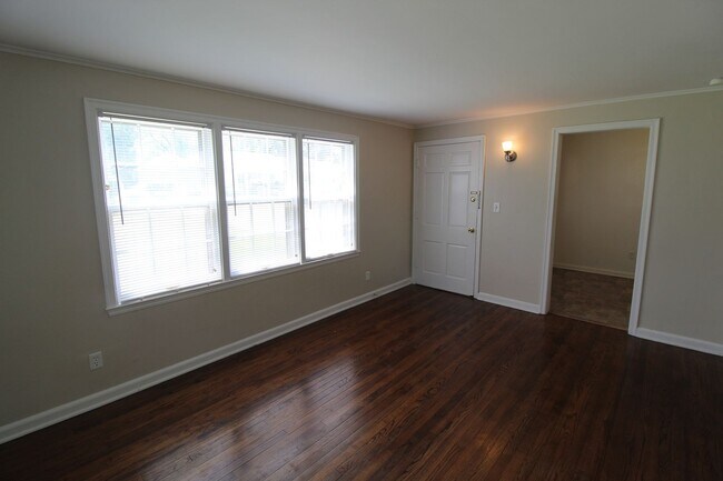 Foto del edificio - 1 Bedroom 1 Bath Duplex in Navy Hill Area ...