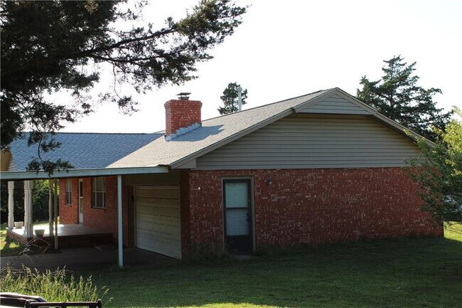 Building Photo - 59 th Country Living plus shop