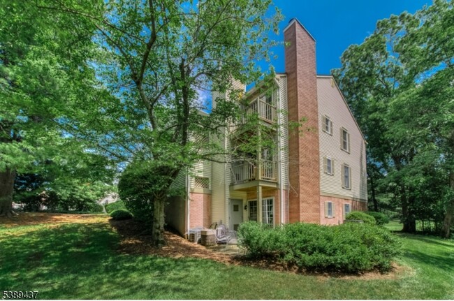 Foto del edificio - 130 Jamestown Rd