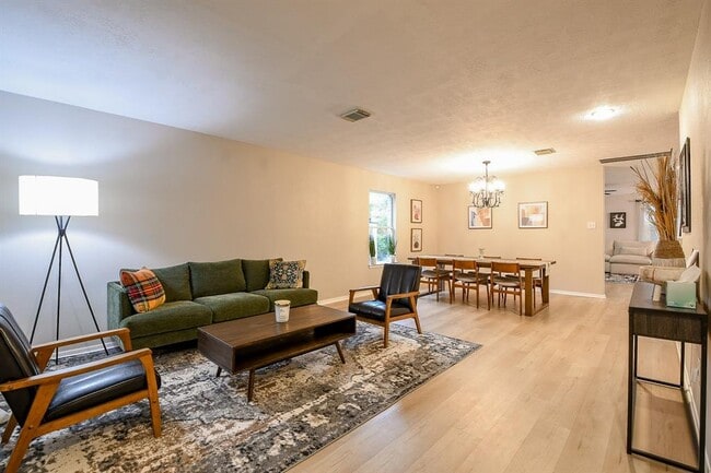 Building Photo - 6711 Seminole Lodge Ln