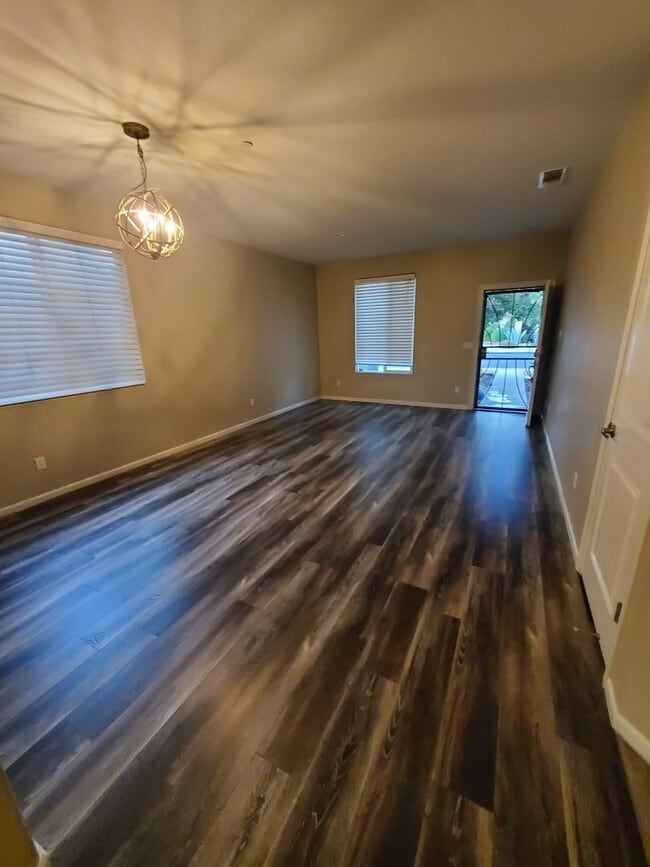 Building Photo - Nice Family Home in Quiet Neighborhood