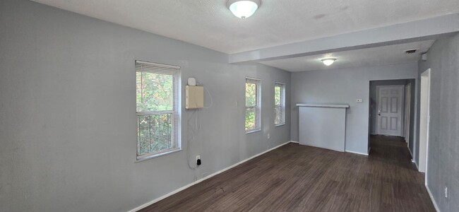 Foto del edificio - Move in Special $500 off first  full month