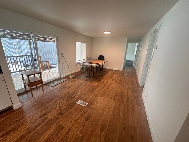 Foto del edificio - Remodeled and spacious home in Burbank