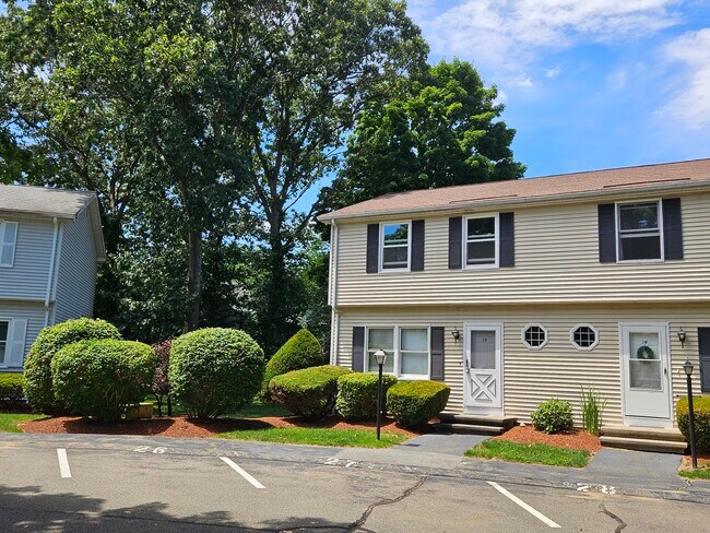 Building Photo - 13 Northwoods Cir