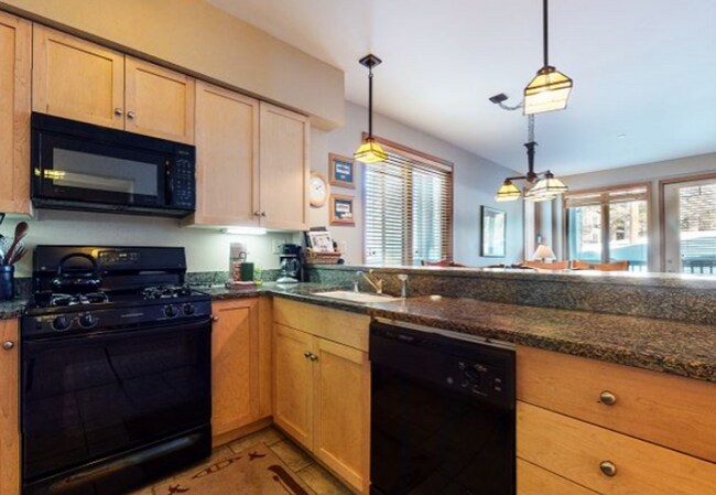 Foto del edificio - Beautiful 2 Bed, 2 Bath Fully Furnished Co...