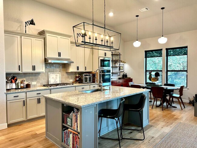 Building Photo - 365 Warbler Dr