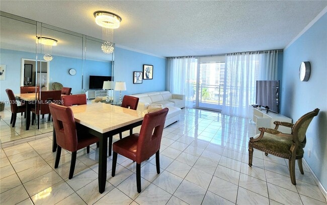 Building Photo - 2030 S Ocean Dr