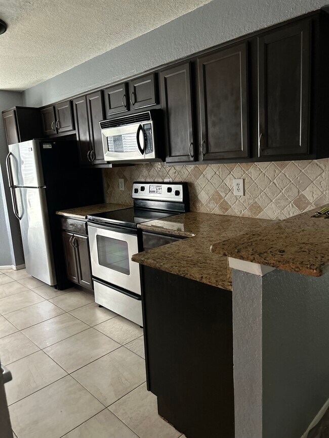 Foto del edificio - 7723 Sugar Bend Dr