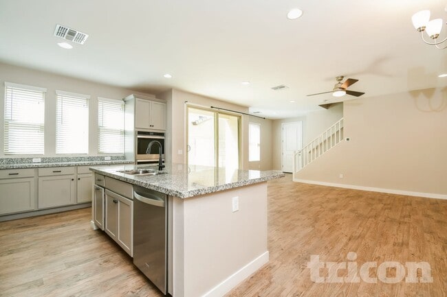 Building Photo - 4820 S Mole