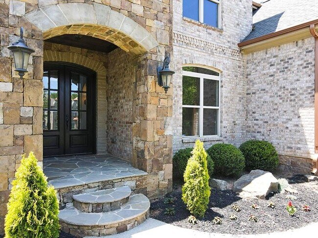 Building Photo - 802 Jamont Cir