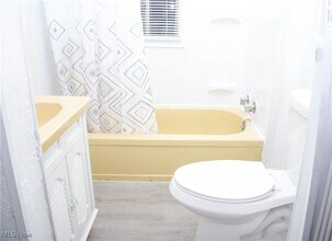 Building Photo - 923 Baughman St