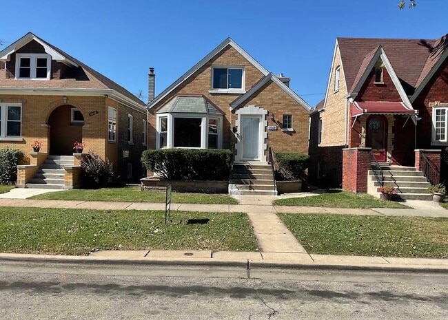 Building Photo - 3545 Wesley Ave