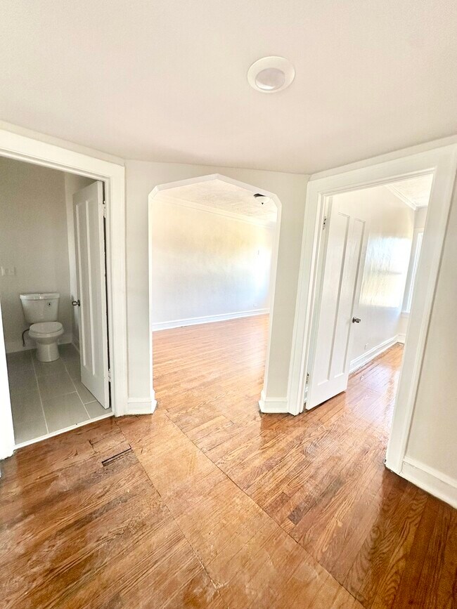Foto del edificio - 3703 W Division St
