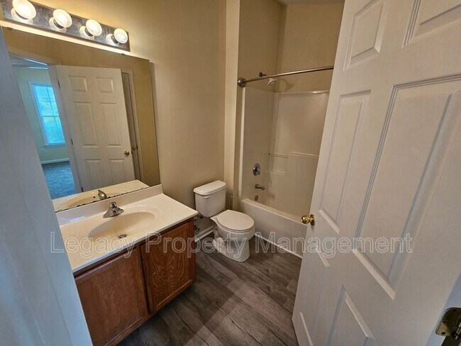 Foto del edificio - 539 Creekview Ct