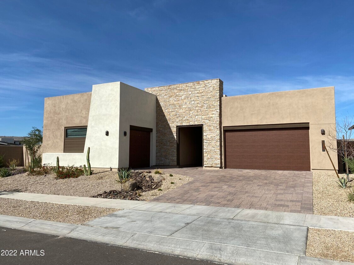 1330 E Monte Wy, Phoenix, AZ 85042 House for Rent in Phoenix, AZ