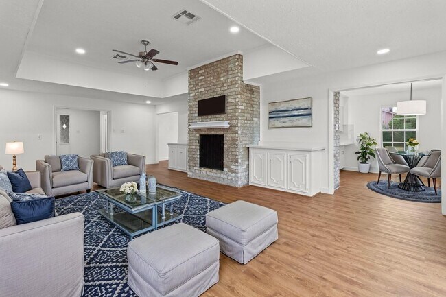 Building Photo - 10930 Bob White Dr