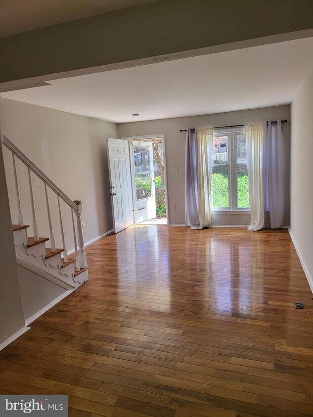 Primary Photo - 2809 Chablis Cir