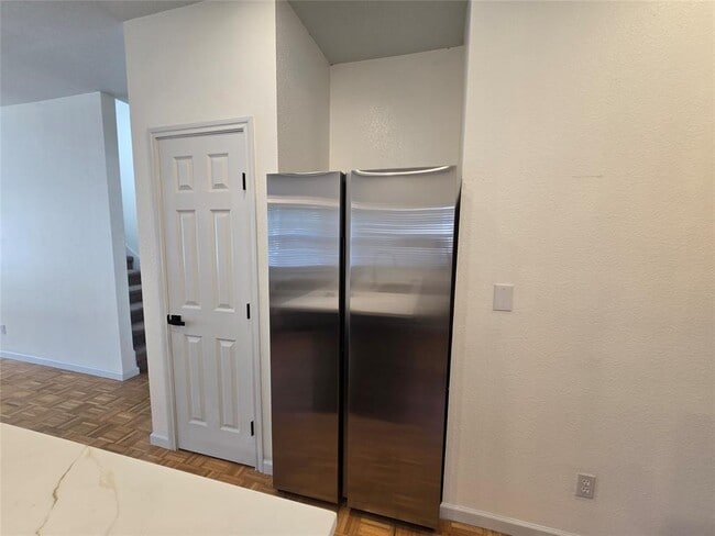 Building Photo - 2108 E 14th St