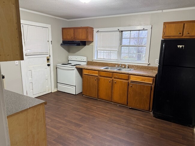 Building Photo - 131 W 10th St